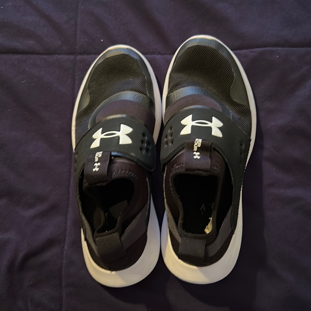 Women’s size 8 Under Armor black sneakers